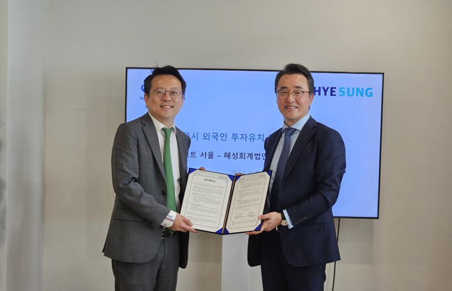 (Left) Heysung Accounting Corporation, Chiwook Song / Managing Partner(Right) Invest Seoul, Bonhi Gu / Director